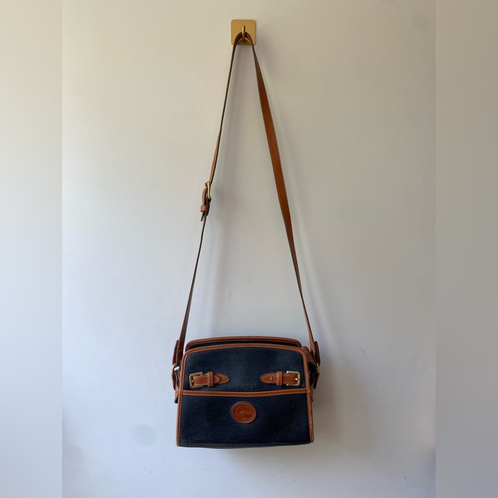 Vintage Black Dooney and Bourke Black with Tan Trim Zip Top Buckle Shoulder‎ Bag - Picture 2 of 11
